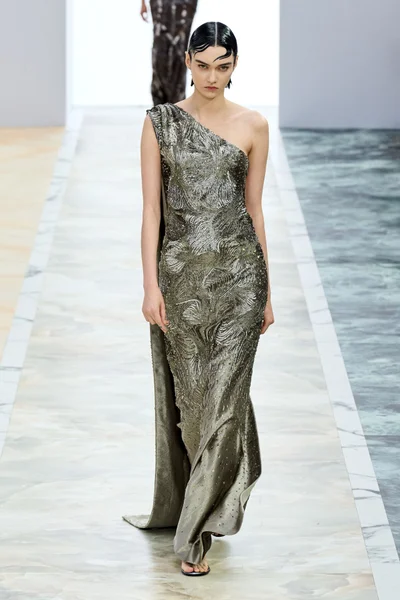 Look 32